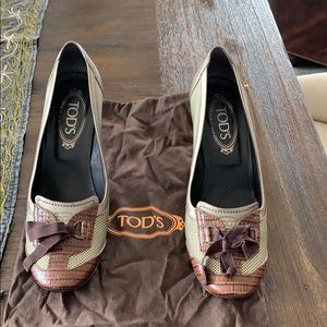 Tod’s golden Brown Leather Pumps